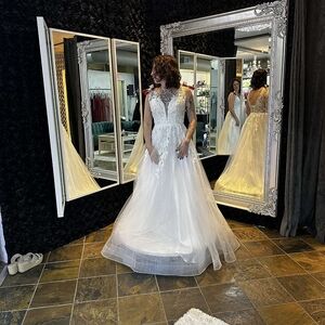 Size 4 BNWT Wedding Dress